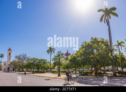 Palacio del Ayuntamiento et le Parque Jose Marti à Cienfuegos, Cuba Banque D'Images