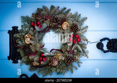 Fruits séchés comme décoration sur cette couronne de Noël Banque D'Images