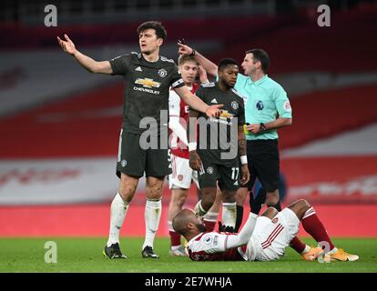 Harry Maguire, de Manchester United, fait appel de la décision de l'arbitre après une faute sur Alexandre Lacazette d'Arsenal lors du match de la Premier League à l'Emirates Stadium, Londres. Date de la photo: Samedi 30 janvier 2021. Banque D'Images