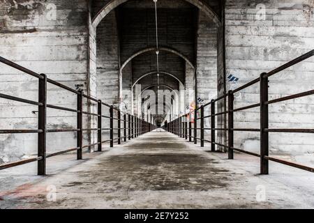 Vue sur le paysage du Viaduc de Grandfey (pont Grandfey), à Fribourg, Suisse Banque D'Images