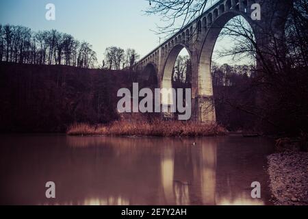 Vue sur le paysage du Viaduc de Grandfey (pont Grandfey), à Fribourg, Suisse Banque D'Images