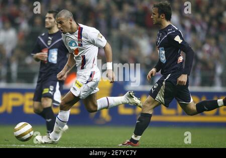 Le Milan Baros de Lyon en action lors de la finale de la coupe de la Ligue française, Lyon contre Bordeaux à Saint-Denis, au nord de Paris, France, le 31 mars 2007. Bordeaux a gagné 1-0. Photo de Christian Liewig/ABACAPRESS.COM Banque D'Images