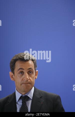 Le chef et candidat de l'UMP Nicolas Sarkozy présente son programme présidentiel à l'hôtel Meridien, à Paris, en France, le 2 avril 2007. Photo de Bernard Bisson/ABACAPRESS.COM Banque D'Images