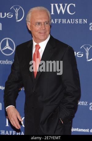 Franz Beckenbauer, légende allemande du football, arrive à la cérémonie des Laureus World Sports Awards 2007 qui s'est tenue au Palau Sant Jordi à Barcelone, Espagne, le 2 avril 2007. Photo de Nicolas Khayat/ABACAPRESS.COM Banque D'Images