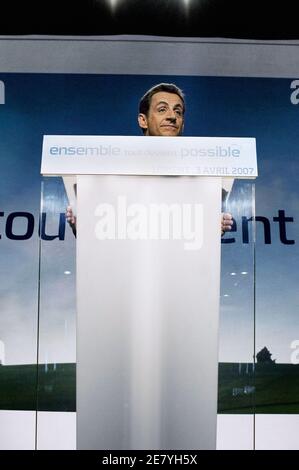 Nicolas Sarkozy, chef de file de l'UMP et candidat à la présidence, organise un rassemblement à Lanester, en France, le 3 avril 2007. Photo de François Lepage/ABACAPRESS.COM Banque D'Images