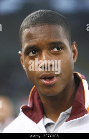 COMME Ricardo Faty de Roma lors de la Ligue des champions de l'UEFA, quart de finale, première jambe, COMME Roma vs Manchester United au stade olympique de Roma, en Italie, le 4 avril 2007. COMME Roma a gagné 2-1. Photo de Christian Liewig/ABACAPRESS.COM Banque D'Images