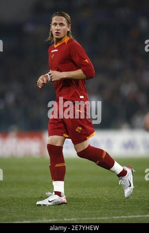 EN TANT QUE Philippe Mexes de Roma lors de la Ligue des champions de l'UEFA, quart de finale, première jambe, COMME Roma vs Manchester United au stade olympique de Roma, en Italie, le 4 avril 2007. COMME Roma a gagné 2-1. Photo de Christian Liewig/ABACAPRESS.COM Banque D'Images