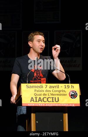 Olivier Besancenot, candidat à la présidentielle du LCR, fait campagne à Ajaccio, en Corse, en France, le 7 avril 2007. Photo par Eric Beber/ABACAPRESS.COM Banque D'Images