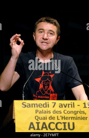 Olivier Besancenot, candidat à la présidentielle du LCR, fait campagne à Ajaccio, en Corse, en France, le 7 avril 2007. Photo par Eric Beber/ABACAPRESS.COM Banque D'Images