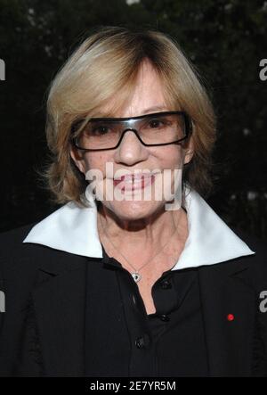 Jeanne Moreau, actrice française et membre du jury, pose pour des photos lors de la cérémonie d'ouverture du 1er Festival du film italien qui s'est tenu à l'espace Pierre Cardin à Paris, en France, le 12 avril 2007. Photo de Nicolas Khayat/ABACAPRESS.COM Banque D'Images