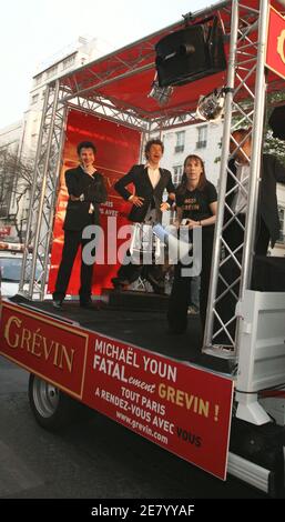 Michael Youn, présentateur et chanteur de la télévision française, assiste au dévoilement de son personnage de cire au Musée Grévin à Paris, en France, le 16 avril 2007. Photo de Denis Guignebourg/ABACAPRESS.COM Banque D'Images