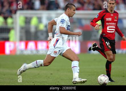 Le Milan Baros de Lyon en action lors du match de football de première ligue de France Olympique Lyonnais contre le Stade Rennais au stade Gerland, à Lyon, France, le 18 avril 2007. La correspondance s'est terminée de 0 à 0. Photo de Nicolas Gouhier/Cameleon/ABACAPRESS.COM Banque D'Images