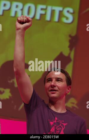 Olivier Besancenot, candidat à la présidentielle du LCR, tient une réunion de campagne à la Mutualite à Paris, en France, le 18 avril 2007. Photo de Mousse/ABACAPRESS.COM Banque D'Images