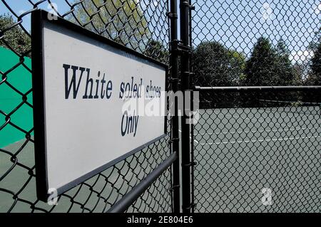 Vue sur le court de tennis de la Maison Blanche pendant une vue intérieure du jardin de la Maison Blanche partie d'un aperçu médiatique de la visite jardin du printemps 2007 le 20 2007 avril à Washington DC, Etats-Unis. Photo par Olivier Douliery/ABACAPRESS.COM Banque D'Images