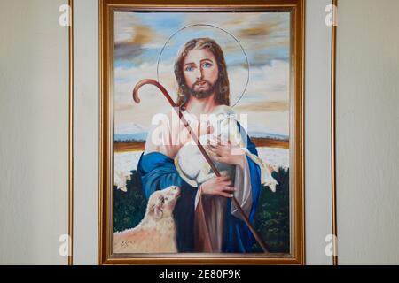 Minas Gerais, Brésil - 25 avril 2018 : peinture représentant Jésus-Christ tenant un personnel et des agneaux par Eli Banque D'Images