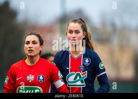 Lea le Garrec du FC Fleury et Jordyn Huitema de Paris Saint Germain lors de la coupe de France femmes's, partie du match de football 32 entre le FC Fleury 91 et Paris Saint-Germain le 30 janvier 2021 au stade Walter Felder de Fleury-Merogis, France - photo Antoine Massinon / A2M Sport Consulting / DPPI / LM Banque D'Images