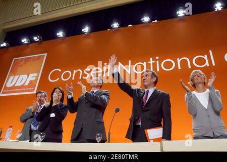 Corinne Lepage, Jean Lassalle, François Bayrou, Marielle de Sarnez lors du lancement d'un nouveau parti démocrate avant les élections législatives du 10-17 juin 2007, Paris, France, le 10 mai 2007. Photo de Corentin Fohlen/ABACAPRESS Banque D'Images