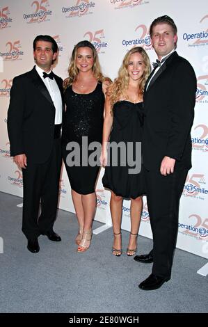 (G-D) Donald Trump Jr., Vanessa Trump, Cheryl Neiman et Eric Trump assistent au gala des prestations du 25e anniversaire de l'opération Smile, qui s'est tenu au 7 World Trade Center à New York, NY, États-Unis, le 11 mai 2007 . Photo de Gregorio Binuya/ABACAPRESS.COM Banque D'Images