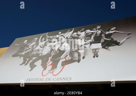 Atmosphère sur la Croisette, un jour avant la cérémonie d'ouverture du 60ème Festival International du film à Cannes, France, le 15 mai 2006. Photo de Hahn-Nebinger-Orban/ABACAPRESS.COM Banque D'Images