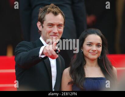 Jude Law et Norah Jones arrivent pour la projection de « My Blueberry Nights » lors du 60ème Festival International du film à Cannes, France, le 16 mai 2007. Photo de Hahn-Nebinger-Orban/ABACAPRESS.COM Banque D'Images