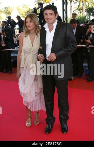 Patrick Bruel et sa femme Amanda Sthers arrivent au Palais des Festivals pour la projection du film de Christophe Honoré "les chansons d'Amour" présenté en compétition au 60ème Festival International du film à Cannes, France, le 18 mai 2007. Photo de Hahn-Nebinger-Orban/ABACAPRESS.COM Banque D'Images