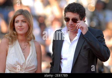 Patrick Bruel et sa femme Amanda Sthers arrivent au Palais des Festivals pour la projection du film de Christophe Honoré "les chansons d'Amour" présenté en compétition au 60ème Festival International du film à Cannes, France, le 18 mai 2007. Photo de Hahn-Nebinger-Orban/ABACAPRESS.COM Banque D'Images
