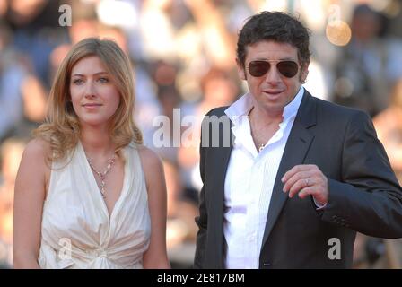 Patrick Bruel et sa femme Amanda Sthers arrivent au Palais des Festivals pour la projection du film de Christophe Honoré "les chansons d'Amour" présenté en compétition au 60ème Festival International du film à Cannes, France, le 18 mai 2007. Photo de Hahn-Nebinger-Orban/ABACAPRESS.COM Banque D'Images