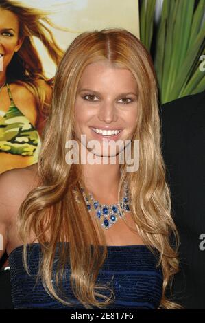 L'actrice AMÉRICAINE Jessica Simpson pose aux photographes pendant une séance photo pour présenter son prochain film « Major Movie Star » avant une fête à bord d'un yacht de luxe sur le port de Cannes lors du 60ème Festival International du film à Cannes, en France, le 18 mai 2007. Photo de Hahn-Nebinger-Orban/ABACAPRESS.COM Banque D'Images