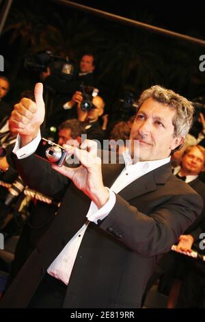 Le réalisateur et acteur français Alain Chabat arrive au Palais des Festivals pour la projection du film du réalisateur américain Michael Moore 'SiMKO' présenté hors compétition au 60ème Festival International du film de Cannes, France, le 19 mai 2007. Photo de Hahn-Nebinger-Orban/ABACAPRESS.COM Banque D'Images