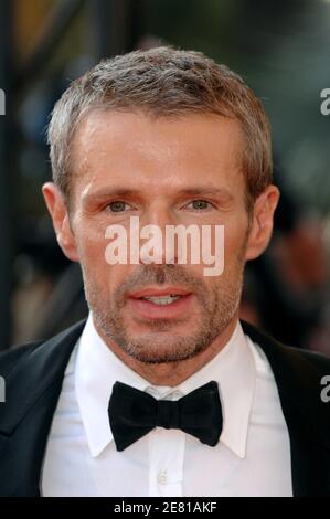 L'acteur français Lambert Wilson arrive au Palais des Festivals pour la projection de gala du cinéma chacun son à Cannes, France, le 20 mai 2007. Chacun son Cinema (à chacun son propre cinéma) a été produit spécialement pour le 60ème Festival International du film de Cannes et en lui 35 réalisateurs ont eu la chance de faire un court-métrage de trois minutes sur le cinéma. Photo de Hahn-Nebinger-Orban/ABACAPRESS.COM Banque D'Images