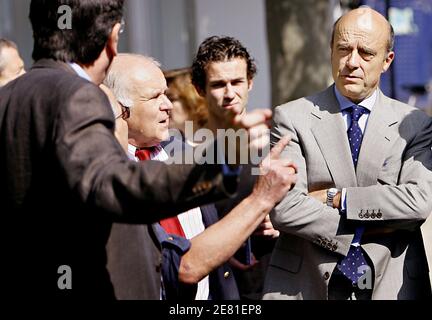 Gouvernement français numéro deux et chef d'un super-ministère pour l'environnement, le maire de Bordeaux, Alain Juppe, est le candidat de l'UMP en Gironde pour les élections législatives, à Bordeaux, en France, le 22 mai 2007. Photo de Patrick Bernard/ABACAPRESS.COM Banque D'Images