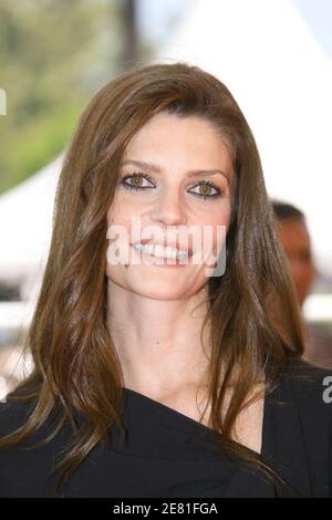 L'actrice française Chiara Mastroianni marche le tapis rouge du Palais des Festivals à Cannes, France, le 23 mai 2007, pour le gala de projection de 'Persepolis' présenté en compétition au 60ème Festival International du film de Cannes. Photo de Hahn-Nebinger-Orban/ABACAPRESS.COM Banque D'Images