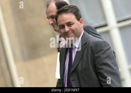 Le ministre du travail Xavier Bertrand arrive pour assister à une réunion avec le président Nicolas Sarkozy et les dirigeants syndicaux au Palais de l'Elysée à Paris, en France, le 25 mai 2007. Photo de Mousse/ABACAPRESS.COM Banque D'Images