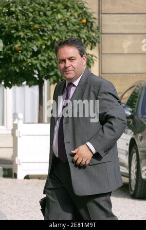 Le ministre du travail Xavier Bertrand arrive pour assister à une réunion avec le président Nicolas Sarkozy et les dirigeants syndicaux au Palais de l'Elysée à Paris, en France, le 25 mai 2007. Photo de Mousse/ABACAPRESS.COM Banque D'Images