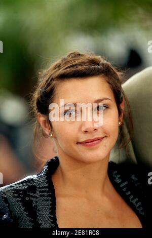 L'actrice française Emma de Caunes pose au cours d'une séance photo pour le film de Denys Arcand 'l'Age des Tenebres' au Palais des Festivals lors du 60ème Festival international du film de Cannes, le 26 mai 2007 à Cannes, en France. Photo de Hahn-Nebinger-Orban/ABACAPRESS.COM Banque D'Images