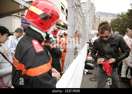 L'acteur Jude Law traverse le pitlane avant le Grand Prix de Monaco à Monte Carlo, Monaco, dimanche 27 mai 2007. Photo de Hahn-Nebinger-Orban/ABACAPRESS.COM Banque D'Images