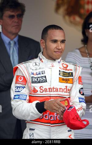 Lewis Hamilton, pilote britannique de Formule 1, de McLaren Mercedes, photographié sur le podium après le Grand Prix de Monaco à Monte-Carlo, Monaco, le 27 mai 2007. Alonso a gagné devant Hamilton et Massa. Photo de Frédéric Nebinger/Cameleon/ABACAPRESS.COM Banque D'Images