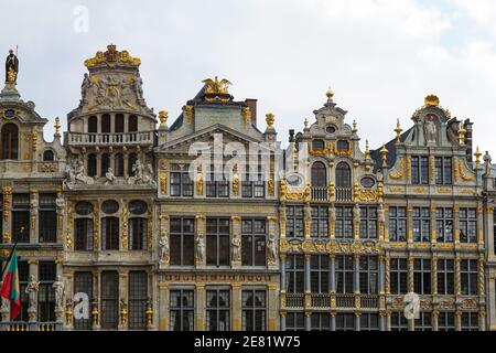 Façades de maisons de guildes sur la Grand place, place de la Grote Markt à Bruxelles, Belgique Banque D'Images