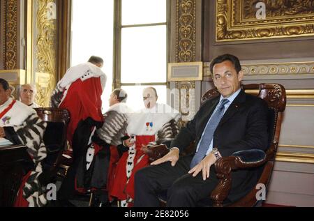 Le président français Nicolas Sarkozy assiste à une cérémonie le 30 mai 2007 à Paris, en France, au cours de laquelle Vincent Lamanda, le nouveau premier président de la Cour de cassation, a officiellement pris ses fonctions au palais de justice de Paris. Photo de Witt/Pool/ABACAPRESS.COM Banque D'Images