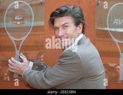 L'acteur français Philippe Caroit pose dans le 'Village', la zone VIP de l'Open de France à l'arène Roland Garros à Paris, France, le 2 juin 2007. Photo par ABACAPRESS.COM Banque D'Images