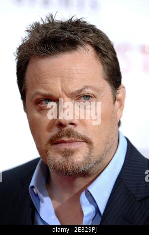 Eddie Izzard assiste à la première de Warner Bros de 'Ocean's treize' qui s'est tenue au Grauman's Chinese Theatre sur Hollywood Boulevard à Los Angeles, CA, USA le 5 juin 2007. Photo de Lionel Hahn/ABACAPRESS.COM Banque D'Images