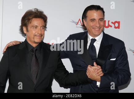 Al Pacino et Andy Garcia assistent à la 35e édition annuelle du prix de réalisation de la vie de l'AFI en hommage à Al Pacino, qui s'est tenue au Kodak Theatre sur Hollywood Boulevard, à Los Angeles, CA, États-Unis, le 7 juin 2007. Photo de Lionel Hahn/ABACAPRESS.COM Banque D'Images