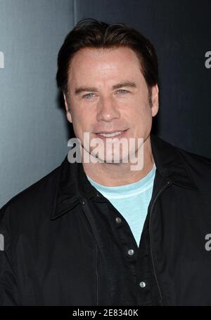 L'acteur américain John Travolta pose pour des photos, dans le cadre de la tournée promotionnelle de son nouveau film « Hairspray », lors d'un photocall tenu à l'hôtel Crillon à Paris, en France, le 23 juin 2007. Photo de Nicolas Khayat/ABACAPRESS.COM Banque D'Images