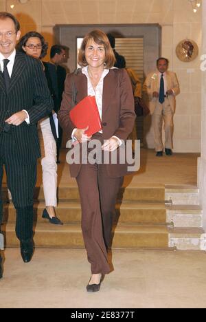 La ministre française de la culture, Christine Albanel, assiste au 4e "Journee de la création Tele" au Sénat à Paris, le 25 juin 2007. Photo de Giancarlo Gorassini/ABACAPRESS.COM Banque D'Images