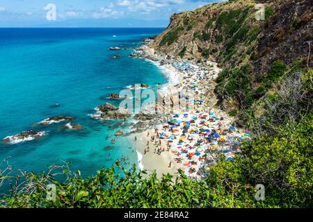 Vue aérienne de la plage de Zambrone "Paradiso del Sub", une des plus belles plages de la région de Calabre, Italie Banque D'Images