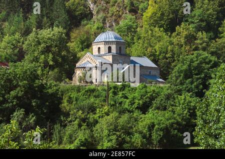 Monastère de Gradac au bord des pentes boisées de Golija, Serbie Banque D'Images