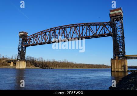 Vue sur le Chesapeake et le pont de l'ascenseur du canal du Delaware près de Middletown, Delaware, U.S.A Banque D'Images