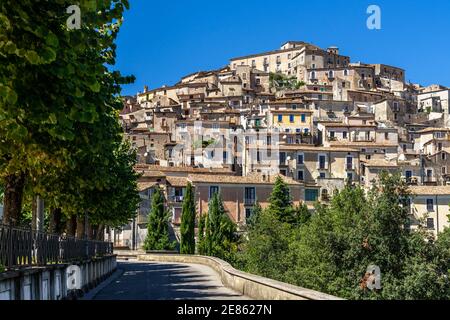 Vue sur Morano Calabro un des plus beaux villages d'Italie, situé dans le parc national de Pollino, Calabre, Italie Banque D'Images