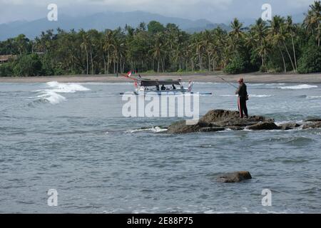 Indonésie Bali Pekutatan - Pantai Medewi - pêche Plage de Medewi Banque D'Images