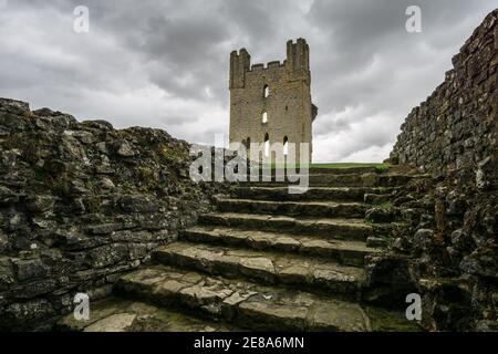 Vestiges de la tour est du château de Helmsley, North Yorkshire, Angleterre Banque D'Images